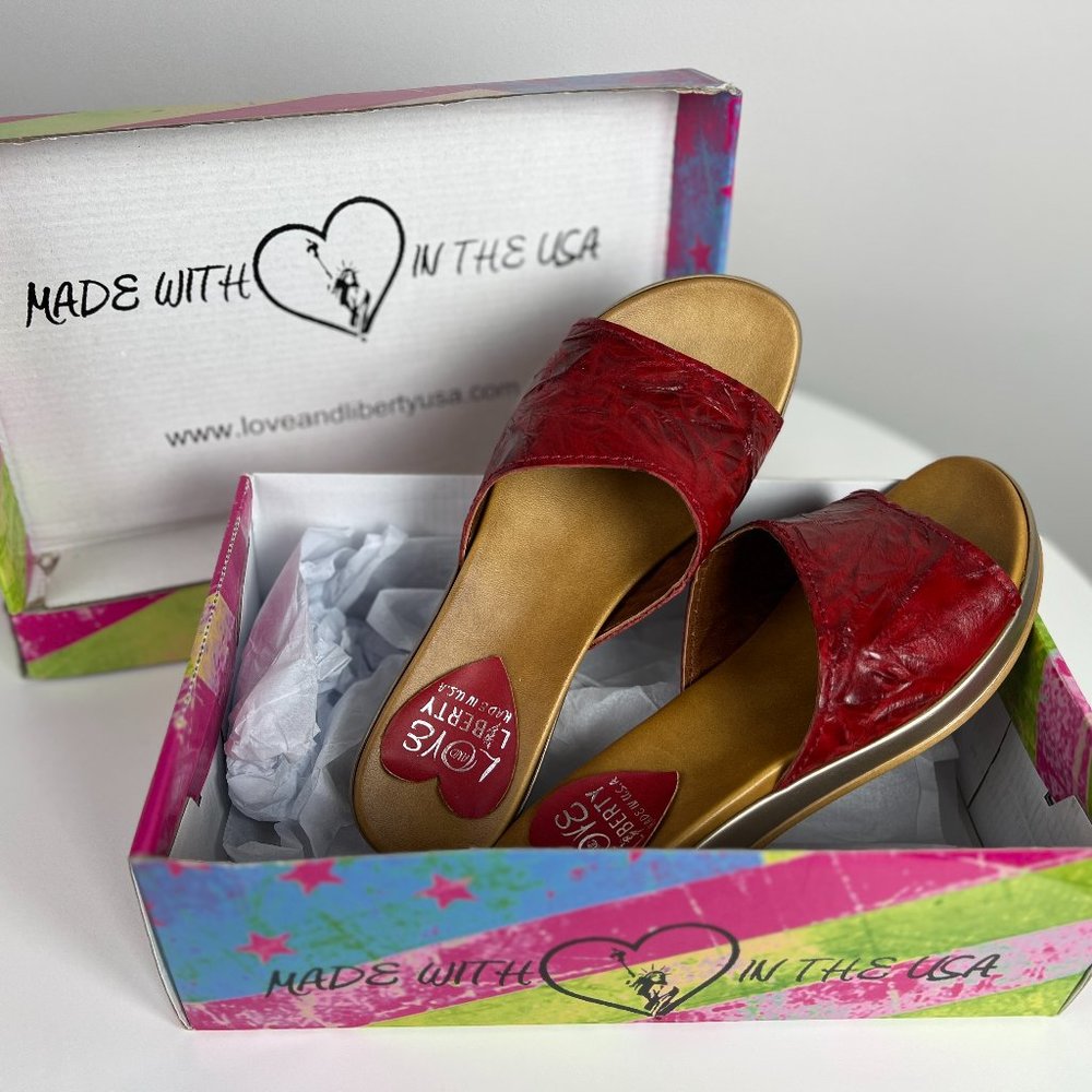 NEW Love and Liberty Women's Orthodic Getaway Leather Sandal Red - Size 9